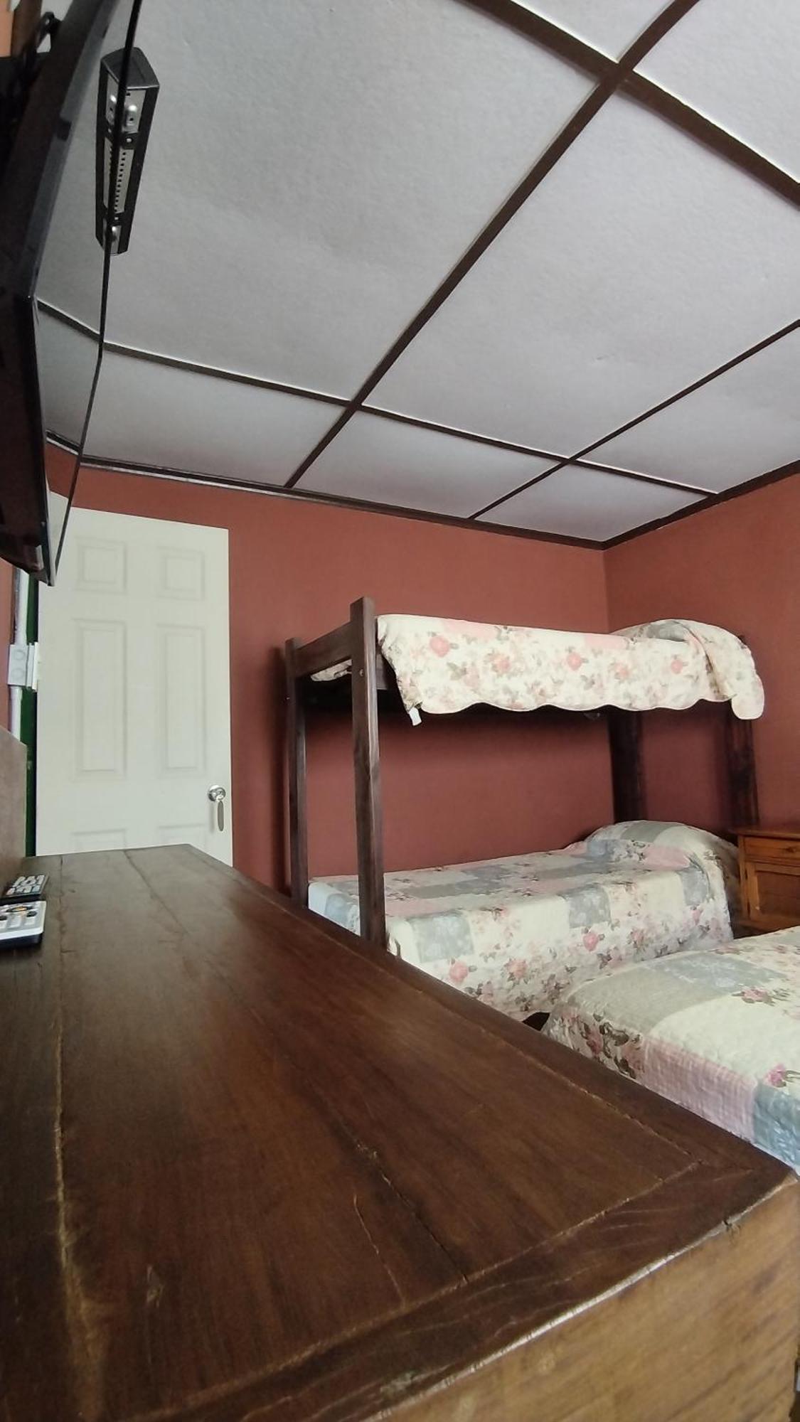 Lenas Del Tolosa Guest house